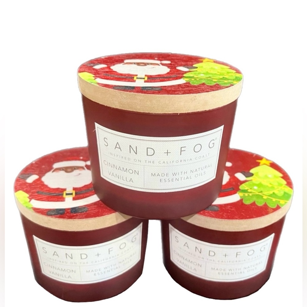 NWT! 🎅🏼 Sand + Fog Cinnamon & Vanilla Santa Christmas Lid 2 Wick Candle 12 Oz. - Picture 4 of 6